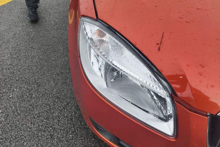 Used Skoda Fabia 2009 1.6L Automatic Crystal Edition Right Front Headlight