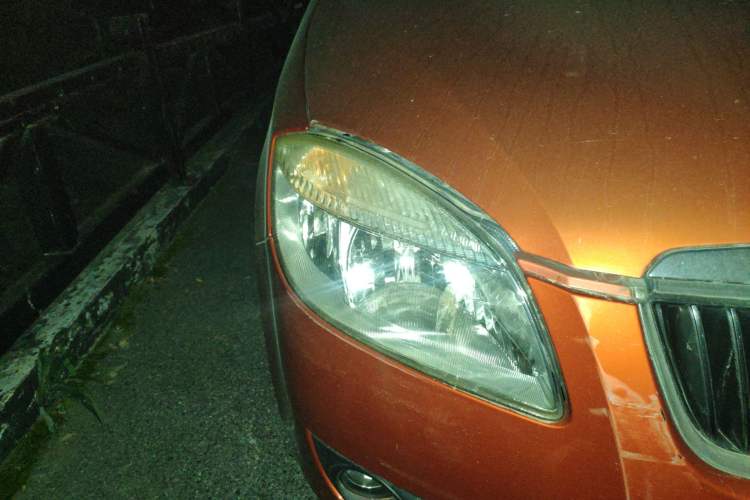 Used Skoda Fabia 2009 1.6L Automatic Crystal Edition Right Front Headlight
