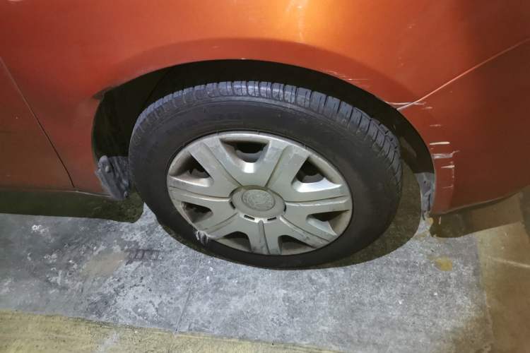 Used Skoda Fabia 2009 1.4L Automatic Crystal Edition Right Front Wheel Hub