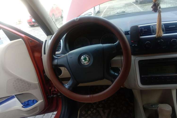 Used Skoda Fabia 2009 1.6L Automatic Crystal Edition Steering Wheel