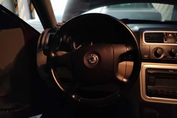 Used Skoda Fabia 2009 1.6L Automatic Crystal Edition Steering Wheel