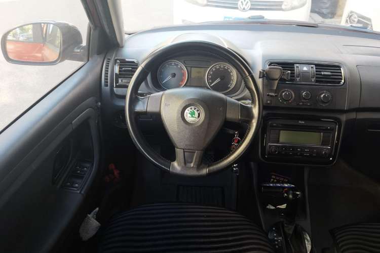 Used Skoda Fabia 2009 1.6L Automatic Crystal Edition Steering Wheel