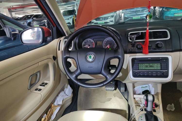 Used Skoda Fabia 2009 1.6L Automatic Crystal Edition Steering Wheel