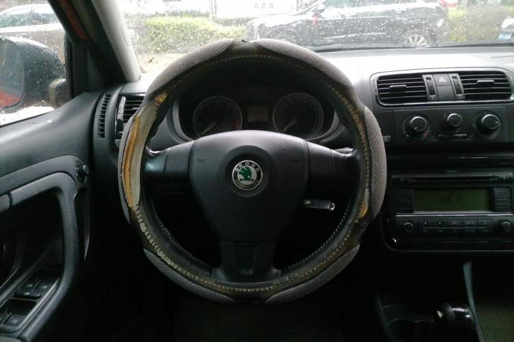 Used Skoda Fabia 2009 1.6L Automatic Crystal Edition Steering Wheel