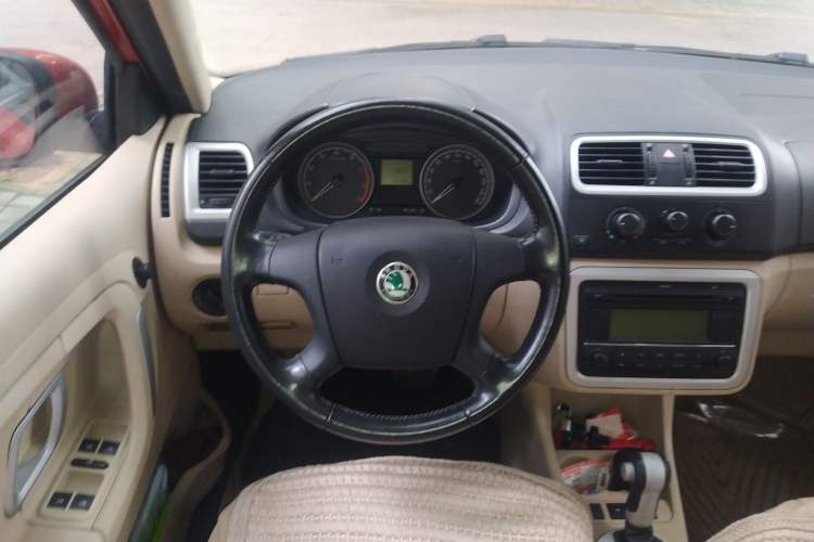 Used Skoda Fabia 2009 1.6L Automatic Crystal Edition Steering Wheel