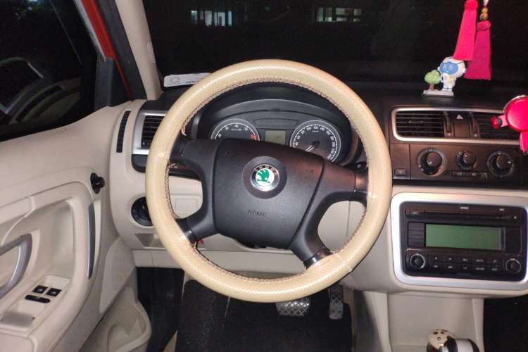 Used Skoda Fabia 2009 1.6L Automatic Crystal Edition Steering Wheel