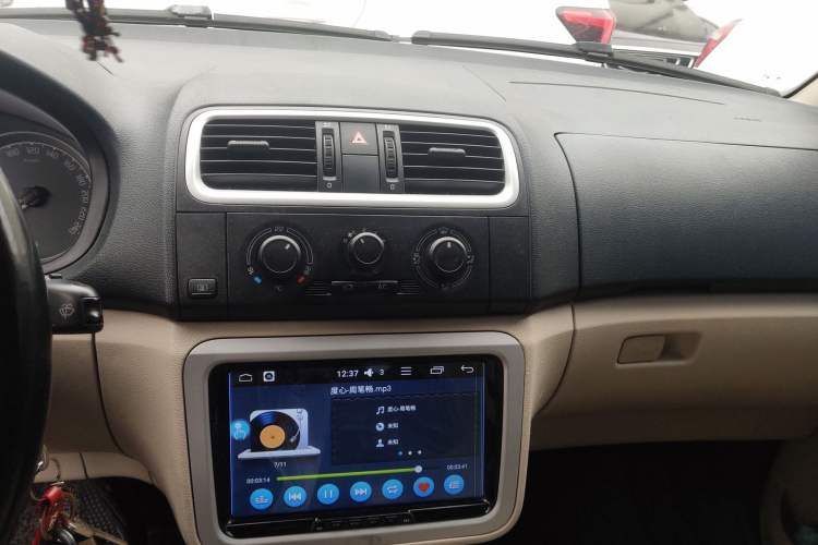 Used Skoda Fabia 2009 1.6L Automatic Crystal Edition Audio And AC Panel