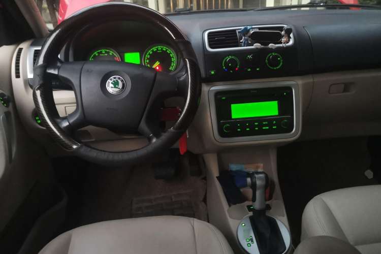Used Skoda Fabia 2009 1.6L Automatic Crystal Edition Center Console