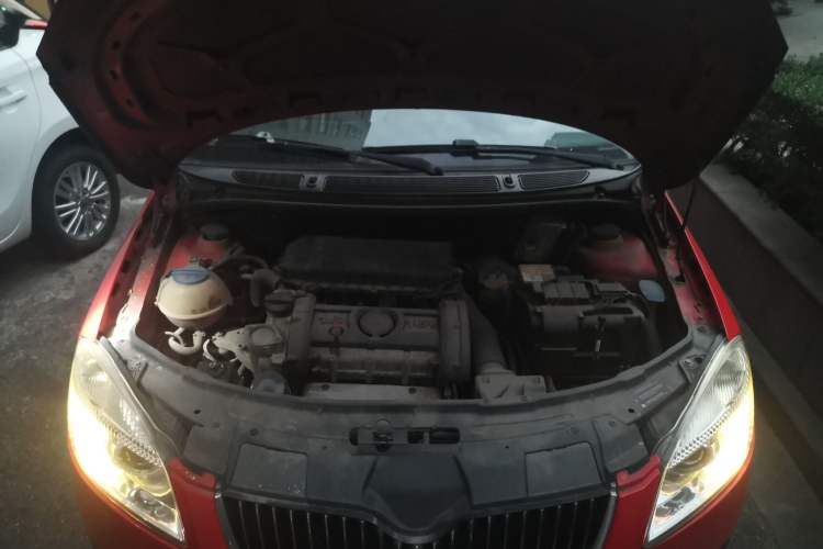Used Skoda Fabia 2009 1.6L Automatic Crystal Edition Engine Bay