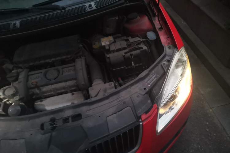 Used Skoda Fabia 2009 1.6L Automatic Crystal Edition Engine Bay Left
