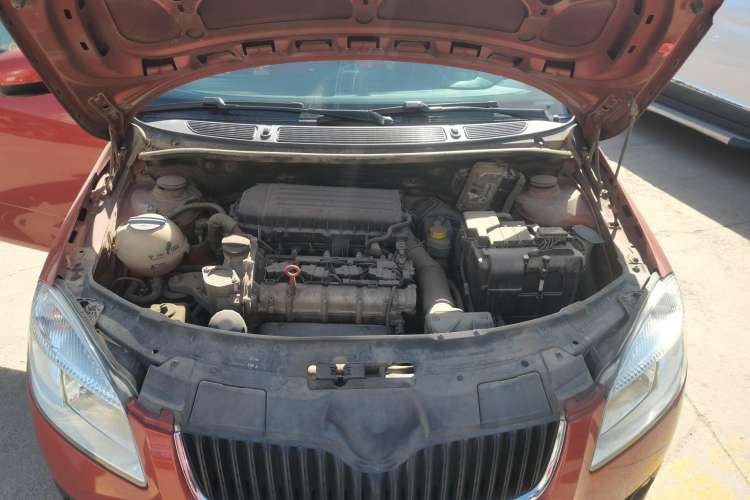 Used Skoda Fabia 2009 1.4L Automatic Crystal Edition Engine Bay