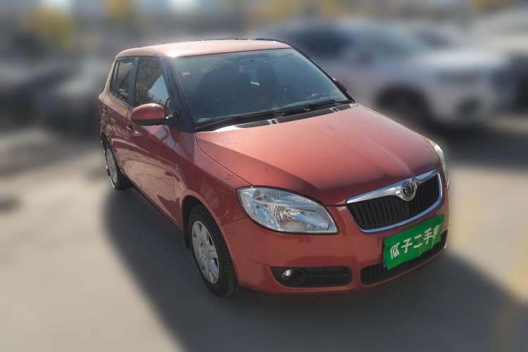 Used Skoda Fabia 2009 1.4L Automatic Crystal Edition Front Right 45 Deg