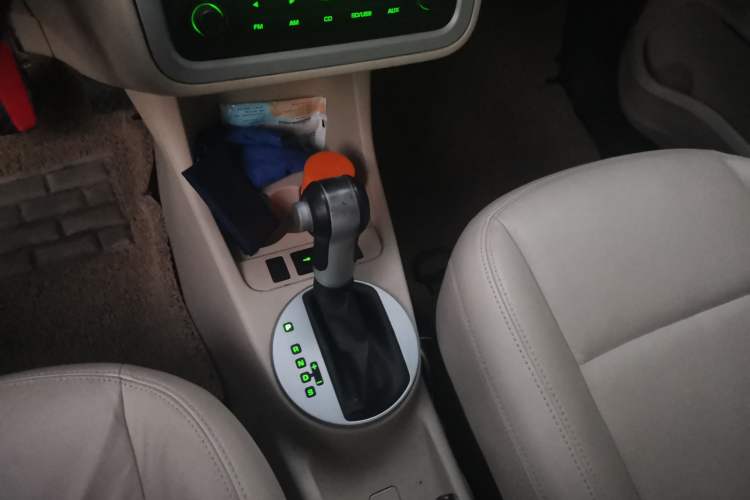 Used Skoda Fabia 2009 1.6L Automatic Crystal Edition Gear Lever