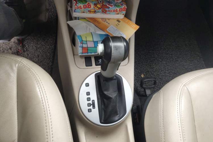 Used Skoda Fabia 2009 1.6L Automatic Crystal Edition Gear Lever