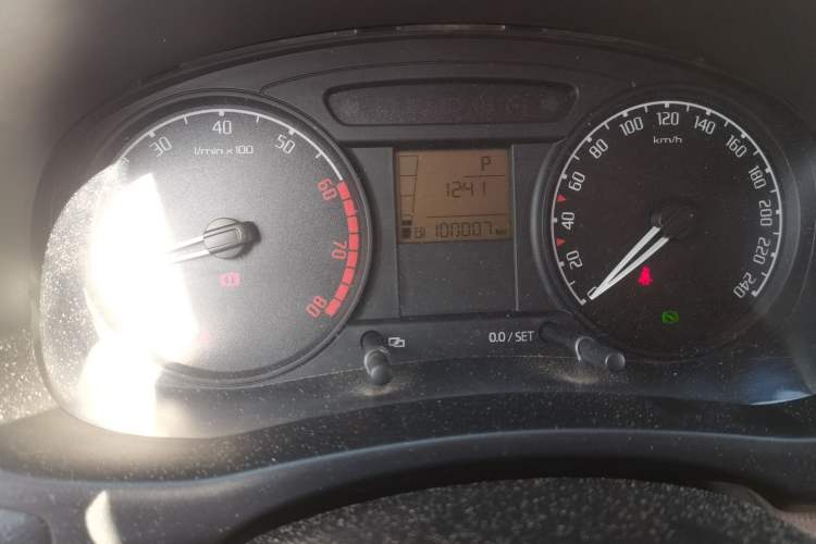 Used Skoda Fabia 2009 1.4L Automatic Crystal Edition Odometer Close Up