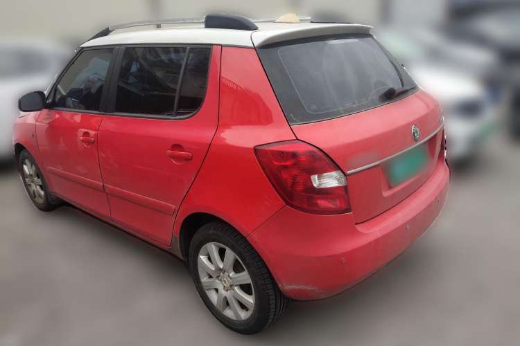 Used Skoda Fabia 2009 1.6L Automatic Crystal Edition Rear Left 45 Deg
