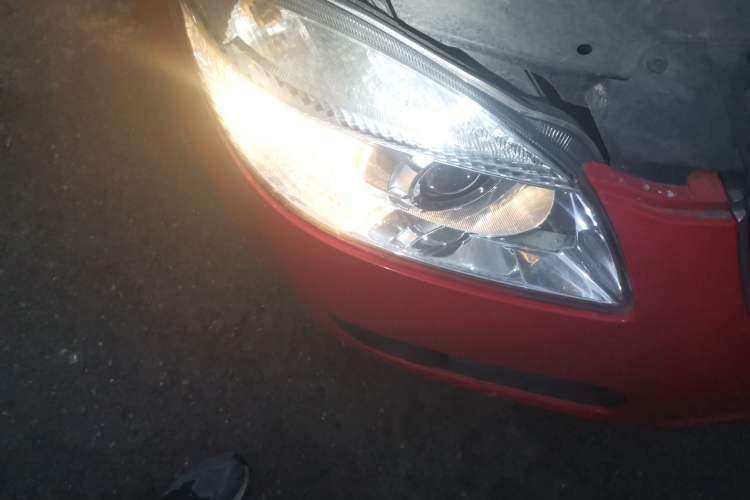 Used Skoda Fabia 2009 1.6L Automatic Crystal Edition Right Front Headlight