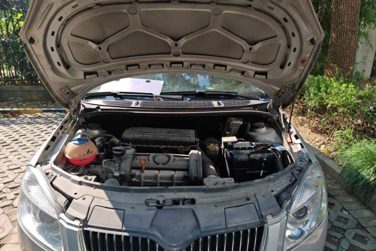 Used Skoda Fabia 2009 1.6L Automatic Crystal Edition Engine Bay