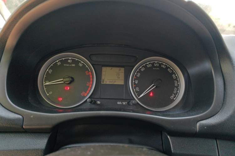 Used Skoda Fabia 2009 1.6L Automatic Crystal Edition Instrument Cluster