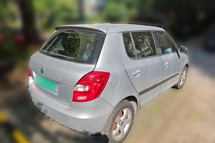 Used Skoda Fabia 2009 1.6L Automatic Crystal Edition Rear Right 45 Deg