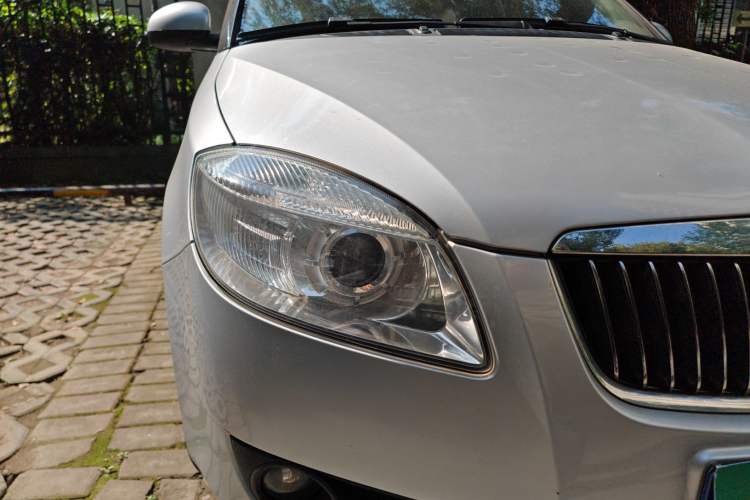 Used Skoda Fabia 2009 1.6L Automatic Crystal Edition Right Front Headlight