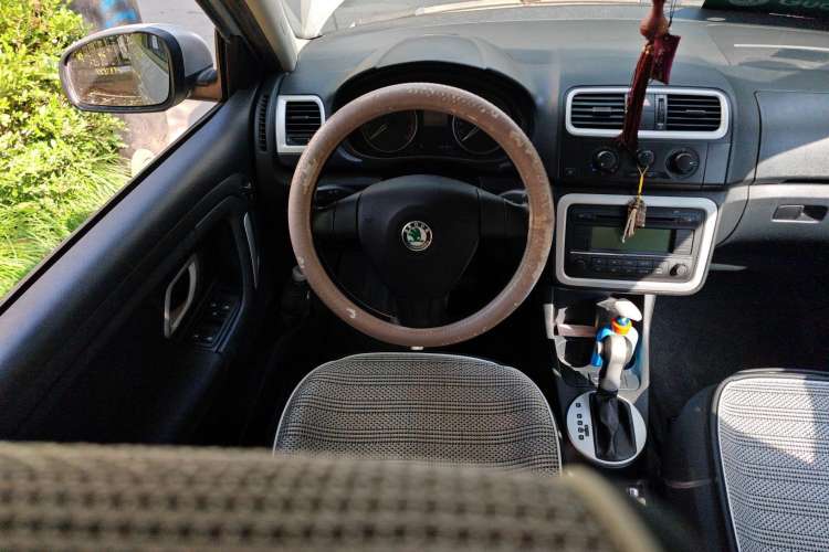 Used Skoda Fabia 2009 1.6L Automatic Crystal Edition Steering Wheel
