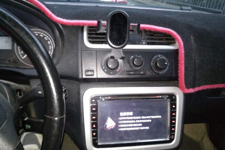 Used Skoda Fabia 2009 1.6L Automatic Crystal Edition Audio And AC Panel
