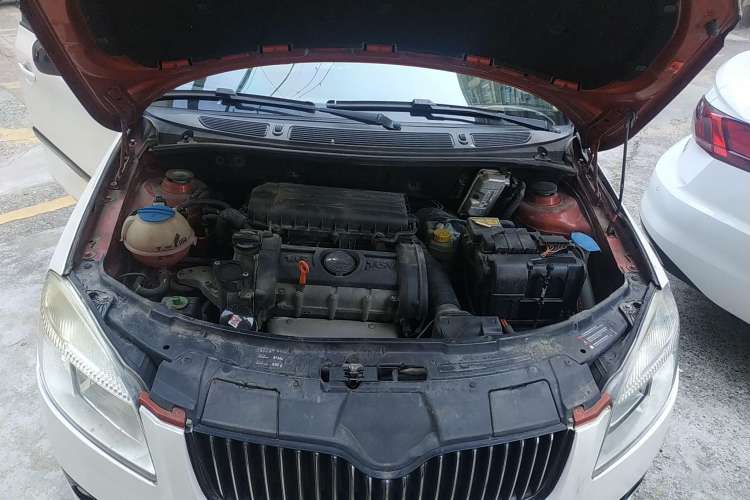 Used Skoda Fabia 2009 1.6L Automatic Crystal Edition Engine Bay