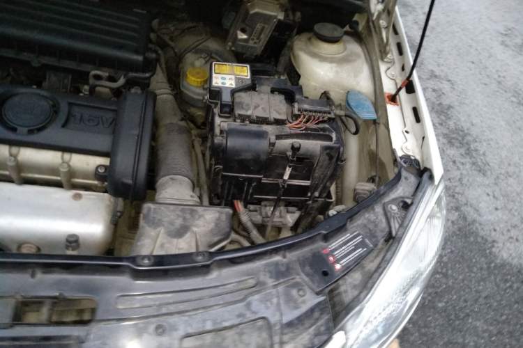 Used Skoda Fabia 2009 1.6L Automatic Crystal Edition Engine Bay Left