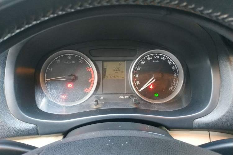 Used Skoda Fabia 2009 1.6L Automatic Crystal Edition Instrument Cluster