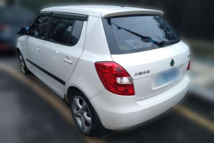 Used Skoda Fabia 2009 1.6L Automatic Crystal Edition Rear Left 45 Deg