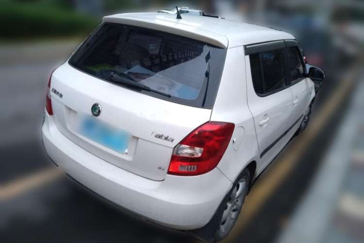 Used Skoda Fabia 2009 1.6L Automatic Crystal Edition Rear Right 45 Deg