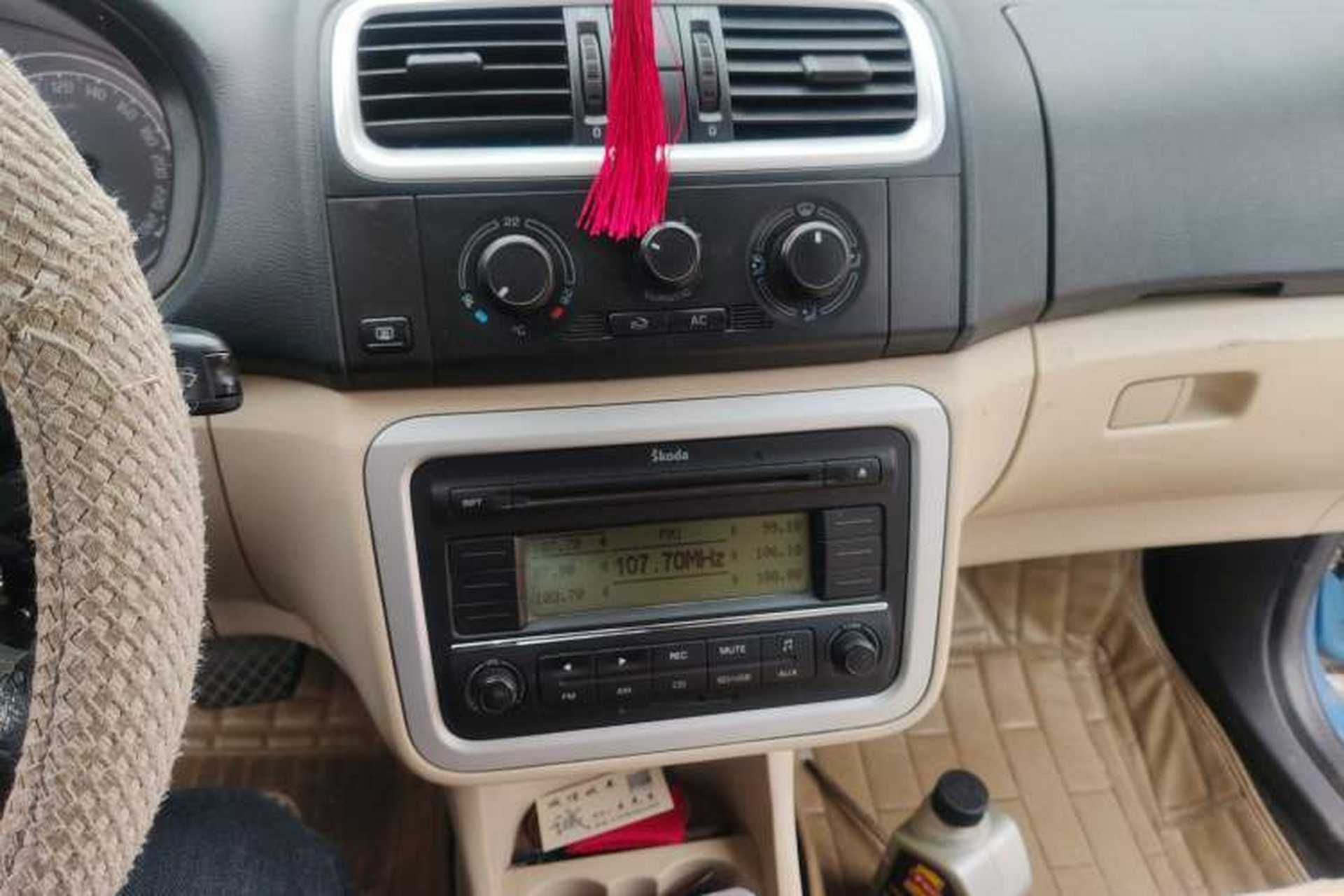 Used Skoda Fabia 2011 1.6L Automatic Crystal Edition Audio And AC Panel