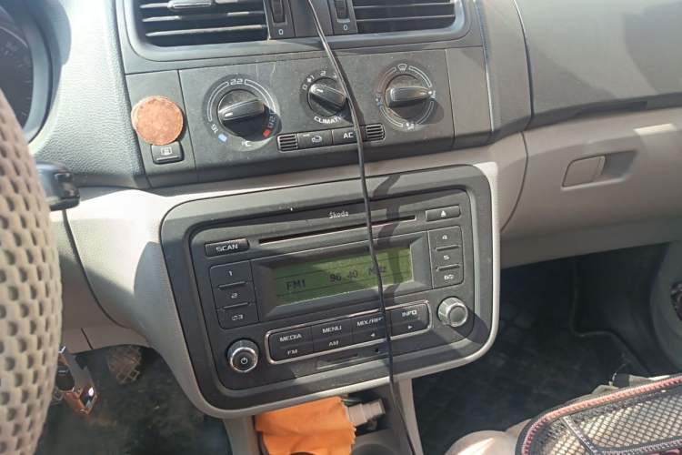 Used Skoda Fabia 2011 1.4L Manual Cool Edition Audio And AC Panel