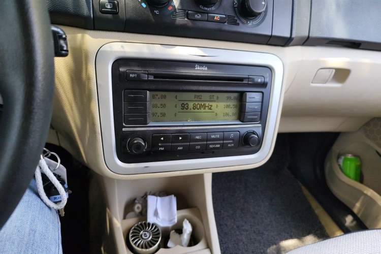 Used Skoda Fabia 2011 1.4L Manual Crystal Edition Audio And AC Panel
