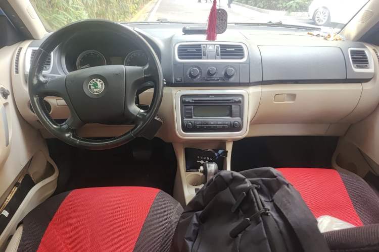 Used Skoda Fabia 2011 1.6L Automatic Crystal Edition Center Console