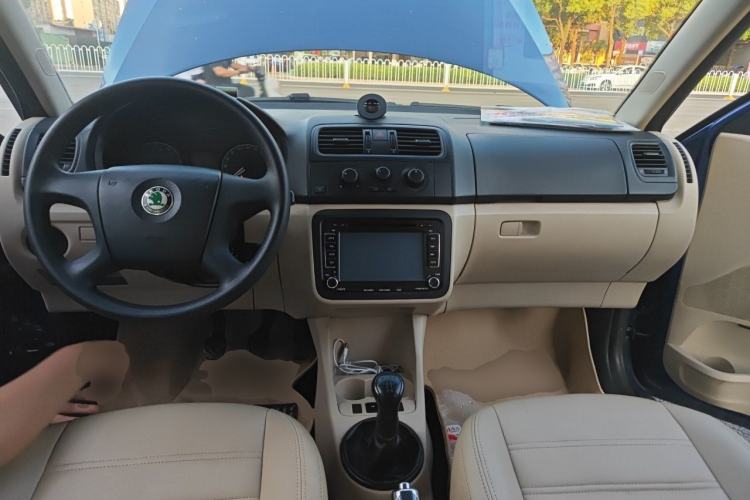 Used Skoda Fabia 2011 1.4L Manual Crystal Edition Center Console