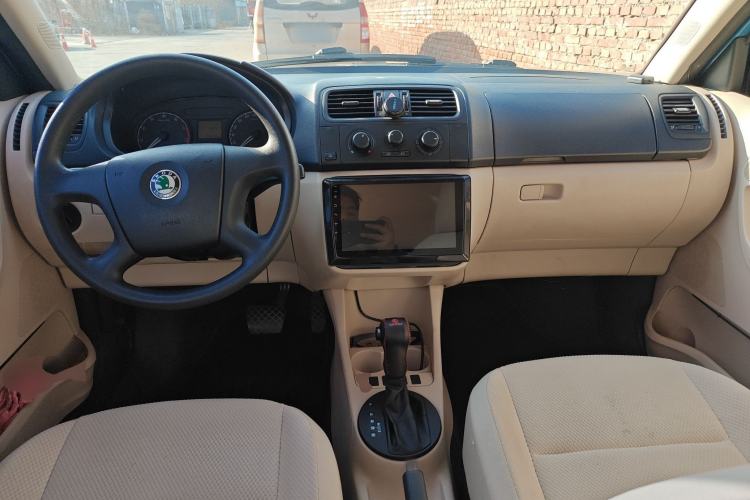Used Skoda Fabia 2011 1.4L Automatic Crystal Edition Center Console
