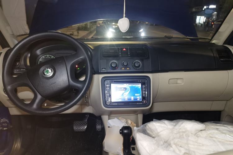 Used Skoda Fabia 2011 1.4L Automatic Crystal Edition Center Console