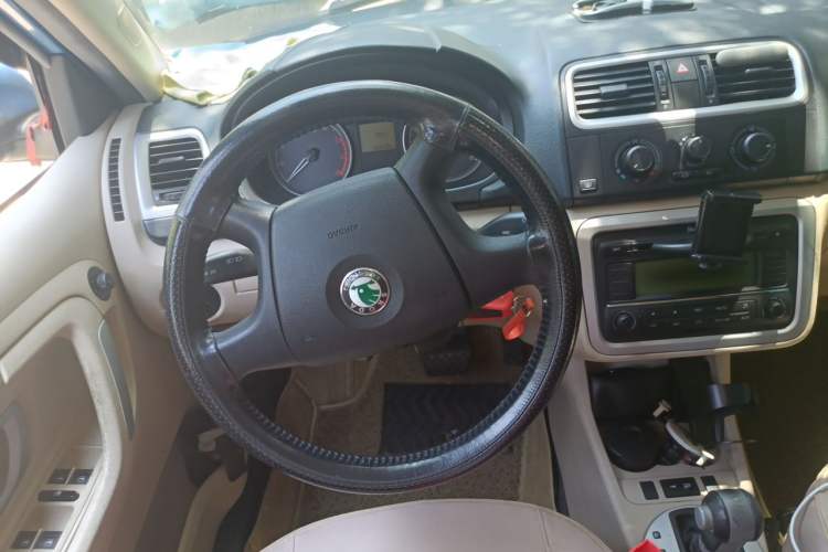 Used Skoda Fabia 2011 1.6L Automatic Crystal Edition Center Console