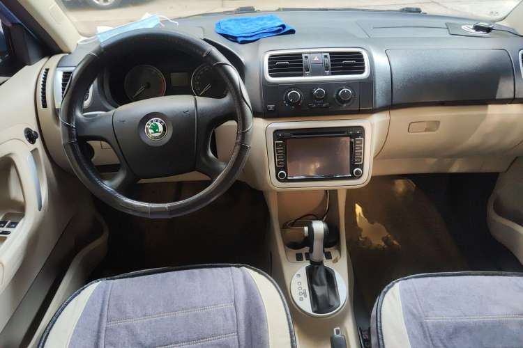 Used Skoda Fabia 2011 1.4L Automatic Crystal Edition Center Console