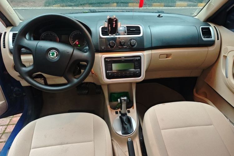 Used Skoda Fabia 2011 1.6L Automatic Crystal Edition Center Console
