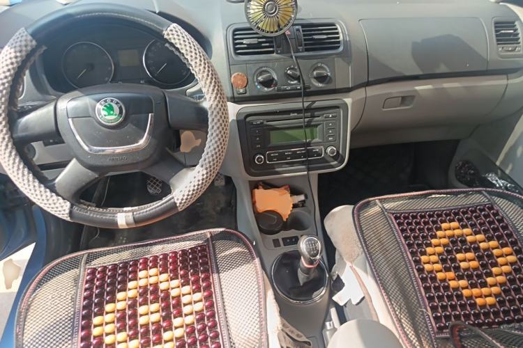 Used Skoda Fabia 2011 1.4L Manual Cool Edition Center Console