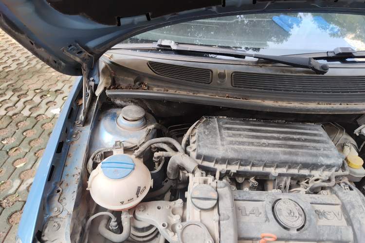 Used Skoda Fabia 2011 1.4L Automatic Crystal Edition Engine Bay Right