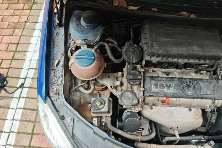 Used Skoda Fabia 2011 1.6L Automatic Crystal Edition Engine Bay Right