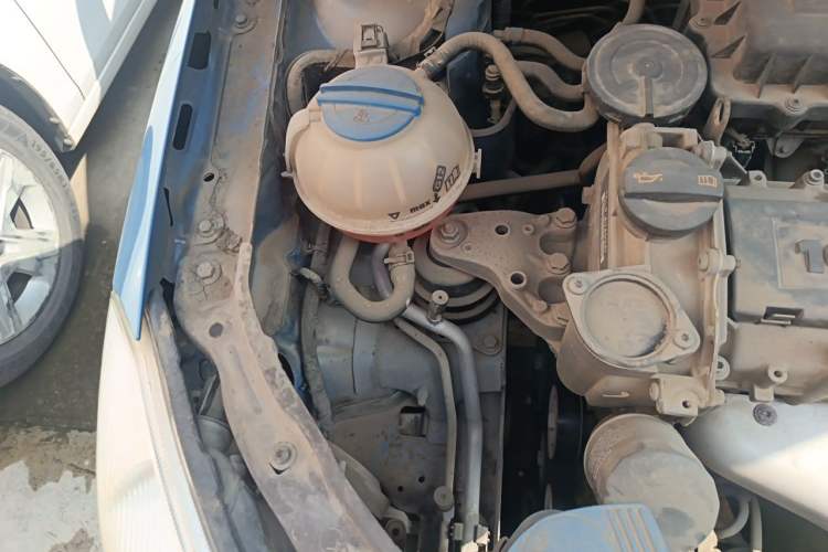 Used Skoda Fabia 2011 1.4L Manual Cool Edition Engine Bay Right