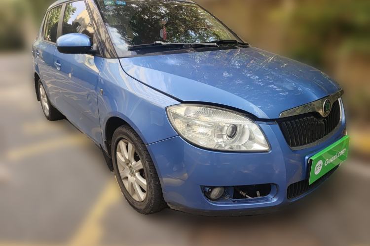 Used Skoda Fabia 2011 1.6L Automatic Crystal Edition Front Right 45 Deg