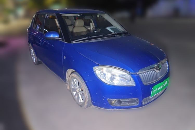 Used Skoda Fabia 2011 1.4L Manual Crystal Edition Front Right 45 Deg