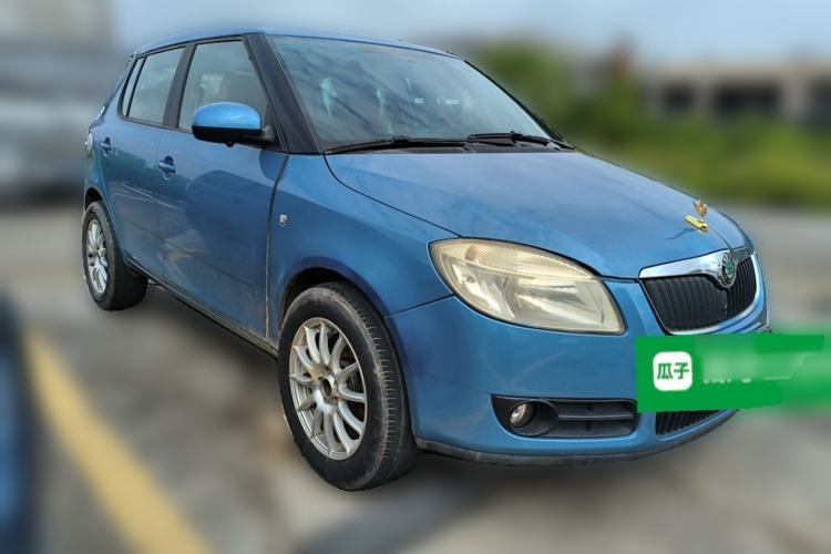 Used Skoda Fabia 2011 1.4L Manual Crystal Edition Front Right 45 Deg