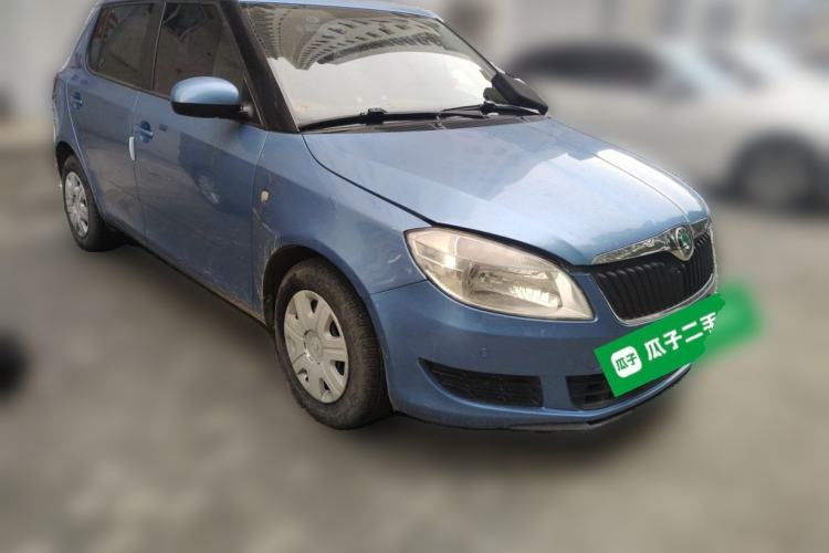 Used Skoda Fabia 2011 1.4L Automatic Crystal Edition Front Right 45 Deg